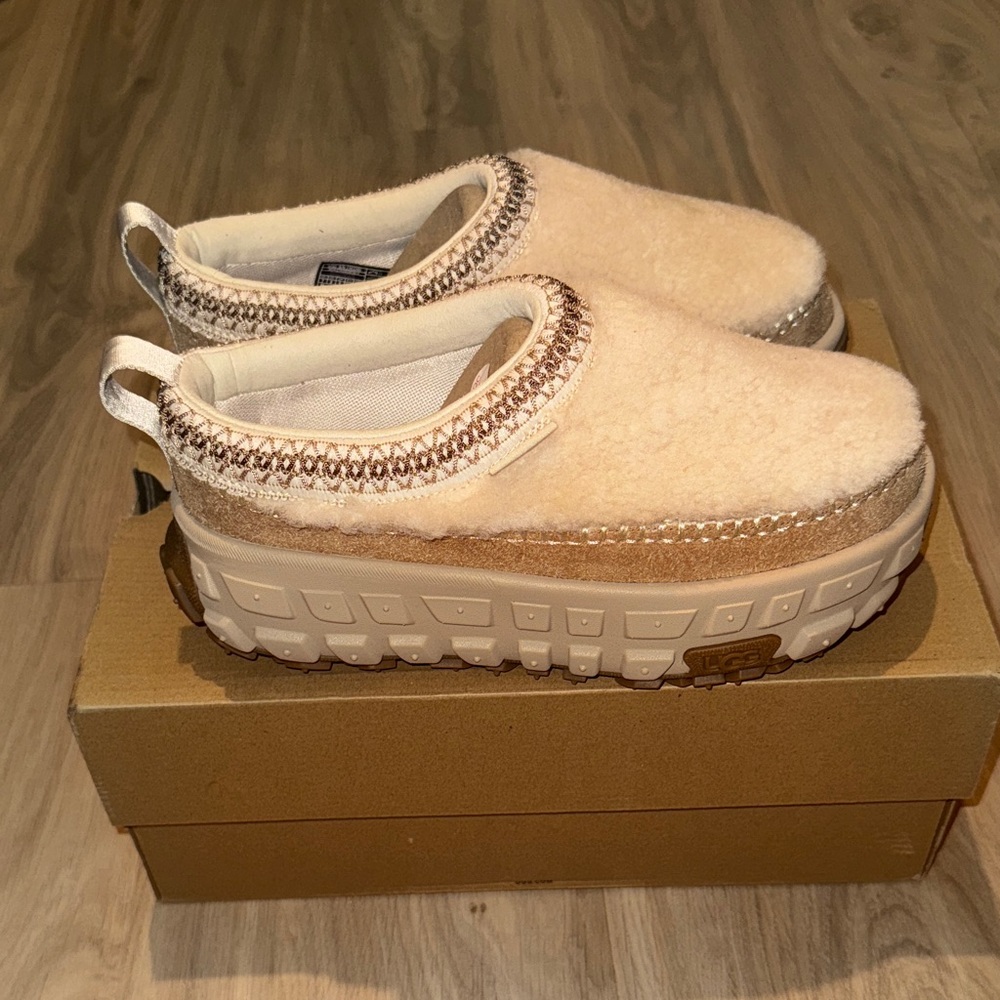 UGG Venture Daze Genuine Shearling Platform Slip-On Shoe